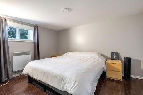 Chambre à coucher - 2023 Route 133, Saint-Jean-Sur-Richelieu, QC - Indoor Photo Showing Bedroom