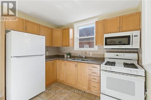 76 East 15Th Street, Hamilton, ON - Indoor Photo Showing Kitchen With Double Sink