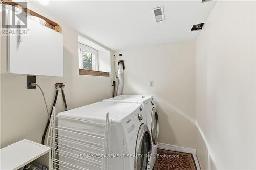76 East 15Th Street, Hamilton, ON - Indoor Photo Showing Laundry Room