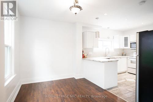 4713 Cookman Crescent, Niagara Falls (Downtown), ON - Indoor Photo Showing Kitchen