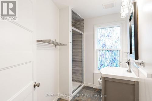 4713 Cookman Crescent, Niagara Falls (Downtown), ON - Indoor Photo Showing Bathroom