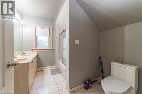 164 Lancaster Street E, Kitchener, ON - Indoor Photo Showing Bathroom