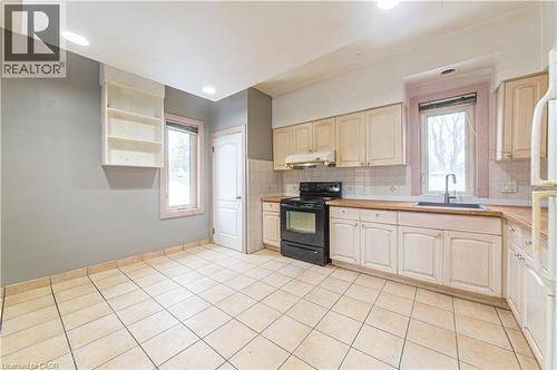 164 Lancaster Street E, Kitchener, ON - Indoor Photo Showing Kitchen