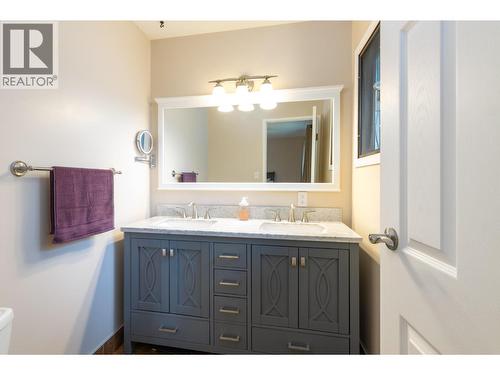 150 17 Street Ne, Salmon Arm, BC - Indoor Photo Showing Bathroom
