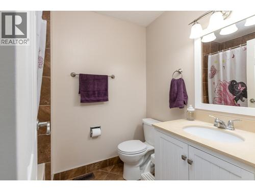 150 17 Street Ne, Salmon Arm, BC - Indoor Photo Showing Bathroom