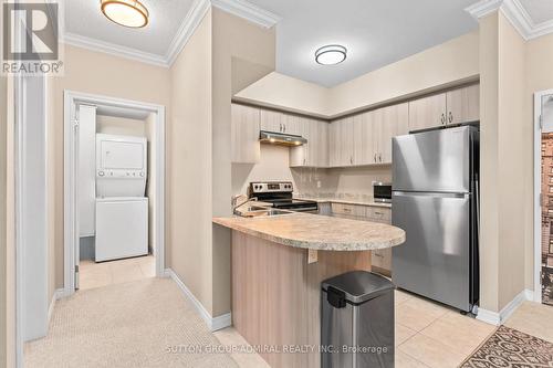 303 - 7 Greenwich Street, Barrie, ON - Indoor Photo Showing Kitchen