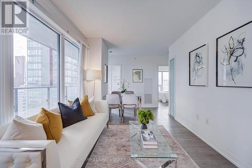 3105 - 251 Jarvis Street, Toronto, ON - Indoor Photo Showing Living Room