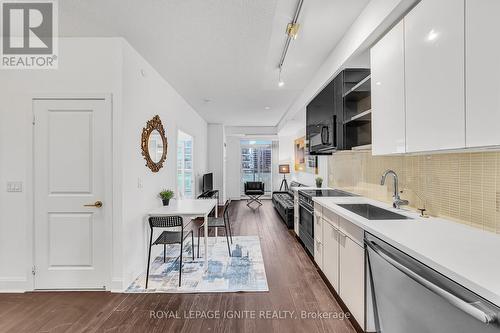 607 - 33 Shore Breeze Drive, Toronto, ON - Indoor Photo Showing Kitchen