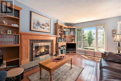 1358 Turner Crescent, Ottawa, ON - Indoor Photo Showing Living Room With Fireplace