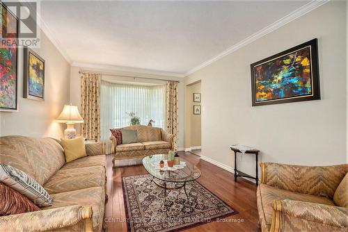 1358 Turner Crescent, Ottawa, ON - Indoor Photo Showing Living Room
