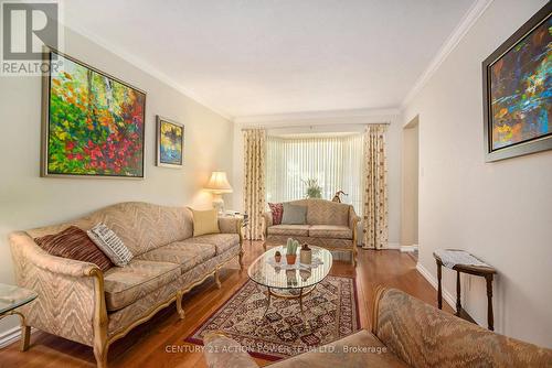 1358 Turner Crescent, Ottawa, ON - Indoor Photo Showing Living Room
