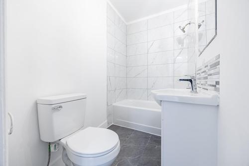 Bathroom - 977 Rue Rolland, Montréal (Verdun/Île-Des-Soeurs), QC - Indoor Photo Showing Bathroom