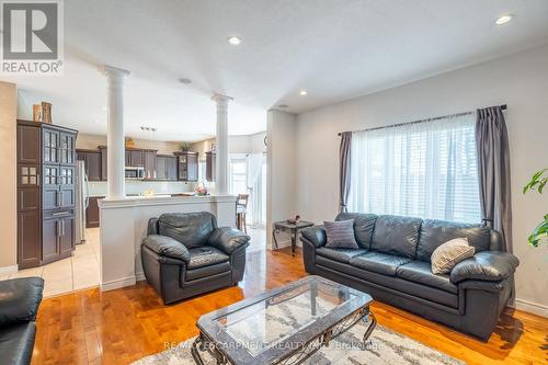 24 Edgecroft Crescent, Hamilton, ON - Indoor Photo Showing Living Room