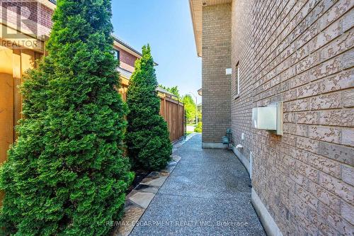 24 Edgecroft Crescent, Hamilton, ON - Outdoor