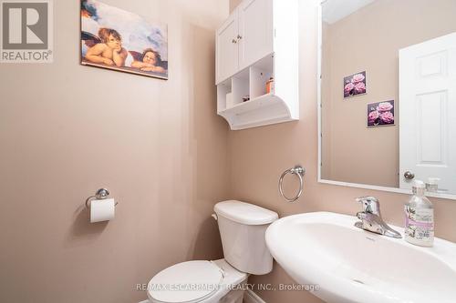 24 Edgecroft Crescent, Hamilton, ON - Indoor Photo Showing Bathroom