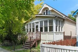 775 Flora AVE  Winnipeg, MB R2W 2S8