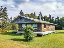 16 Stanley Drive  Kingsboro, PE C0A 2B0