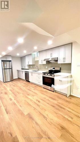 61 Lent Crescent, Brampton, ON - Indoor Photo Showing Kitchen