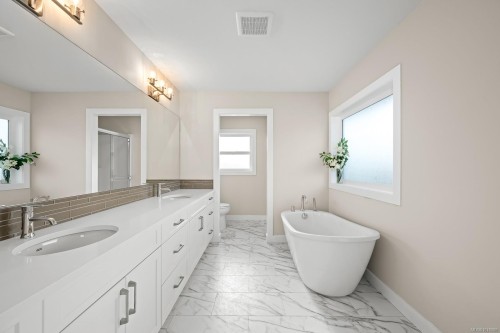 499 Torrence Rd, Comox, BC 