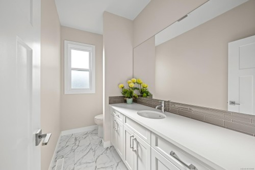 499 Torrence Rd, Comox, BC 