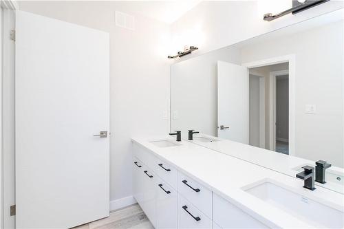 33 Crocus Lane, West St Paul, MB - Indoor Photo Showing Bathroom