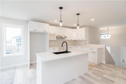33 Crocus Lane, West St Paul, MB - Indoor Photo Showing Kitchen With Upgraded Kitchen