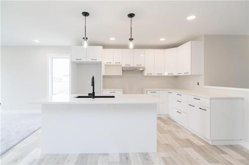 33 Crocus Lane, West St Paul, MB - Indoor Photo Showing Kitchen