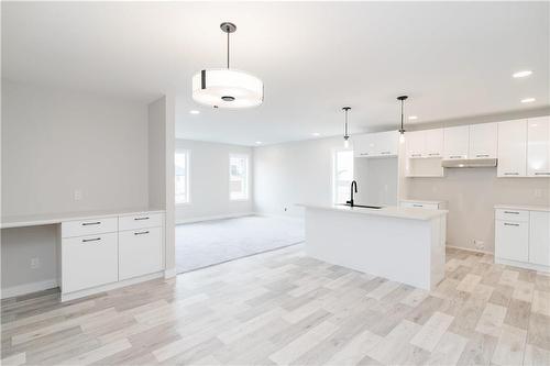 33 Crocus Lane, West St Paul, MB - Indoor Photo Showing Kitchen