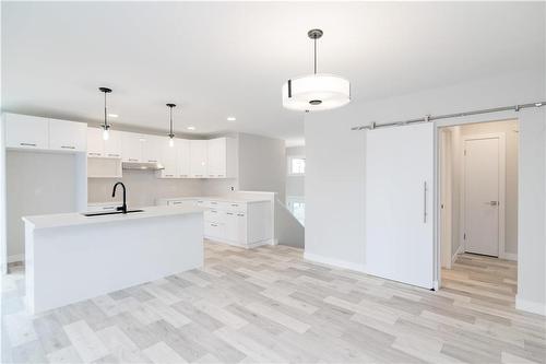 33 Crocus Lane, West St Paul, MB - Indoor Photo Showing Kitchen
