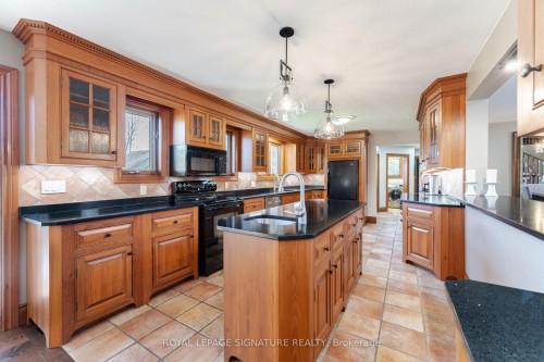 587 Hillcrest Road, Norfolk, ON - Indoor Photo Showing Kitchen