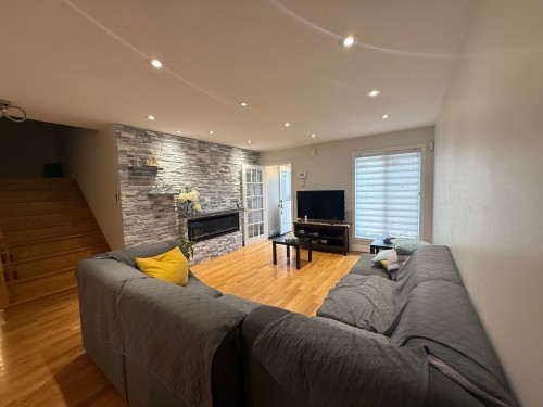 Living Room - 3795 Rue Julie, Laval (Fabreville), QC - Indoor Photo Showing Living Room