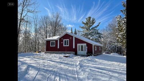 640 Rue des Épinettes  Saint-Hippolyte, QC J8A 1E8