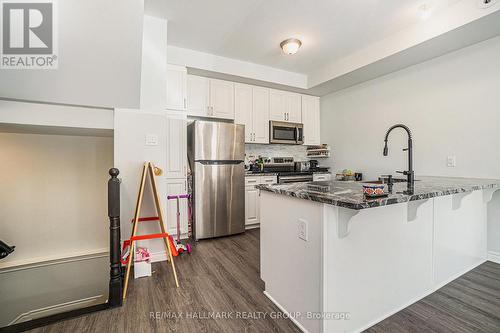 577 Takamose Private, Ottawa, ON - Indoor Photo Showing Kitchen With Stainless Steel Kitchen With Upgraded Kitchen