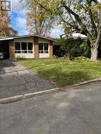 2527 NEEDHAM CRESCENT  Ottawa, ON K1V 6K1