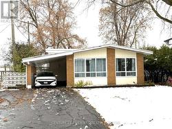 2527 NEEDHAM CRESCENT  Ottawa, ON K1V 6K1