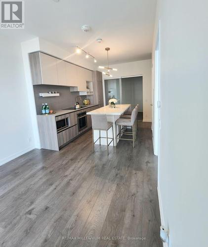 3503 - 950 Portage Parkway, Vaughan, ON - Indoor