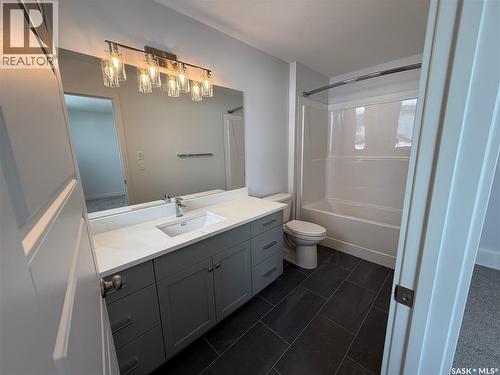 919 Traeger Manor, Saskatoon, SK - Indoor Photo Showing Bathroom