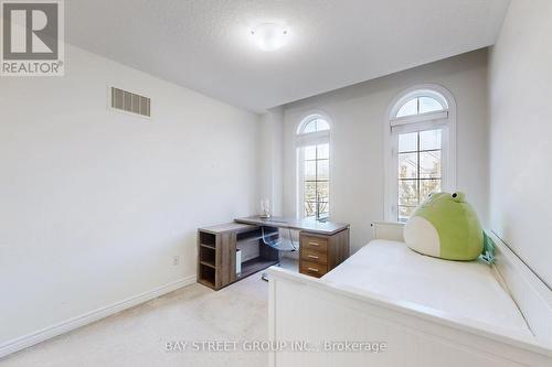 7 Paper Mills Crescent, Richmond Hill, ON - Indoor Photo Showing Bedroom