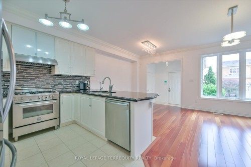 10461 Woodbine Avenue, Markham, ON - Indoor Photo Showing Kitchen With Upgraded Kitchen