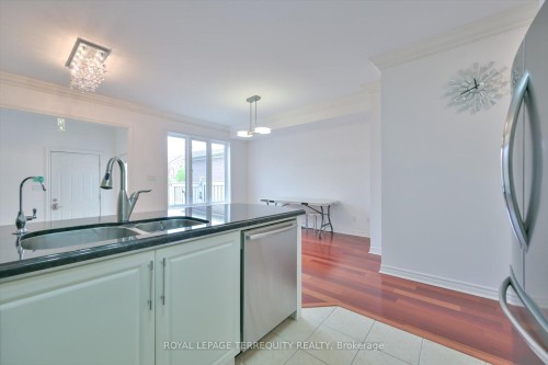 10461 Woodbine Avenue, Markham, ON - Indoor Photo Showing Kitchen With Double Sink