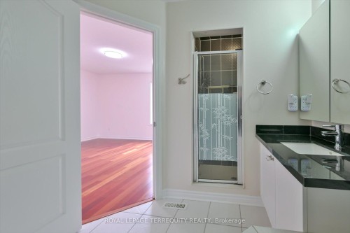 10461 Woodbine Avenue, Markham, ON - Indoor Photo Showing Bathroom