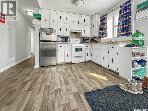 509 5Th Avenue, Whitewood, SK - Indoor Photo Showing Kitchen