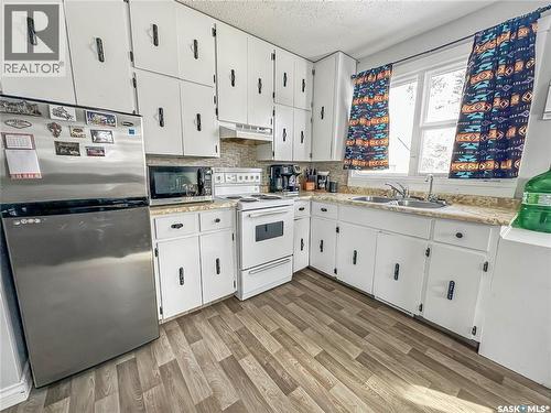 509 5Th Avenue, Whitewood, SK - Indoor Photo Showing Kitchen With Double Sink