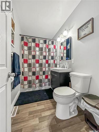 509 5Th Avenue, Whitewood, SK - Indoor Photo Showing Bathroom