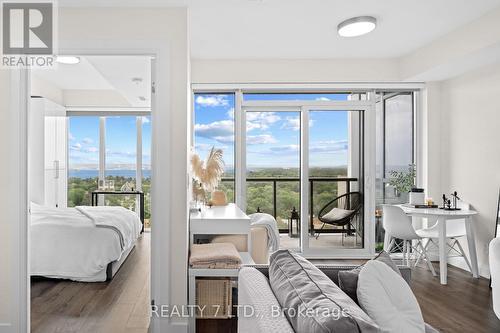 1701 - 500 Brock Avenue N, Burlington (Brant), ON - Indoor