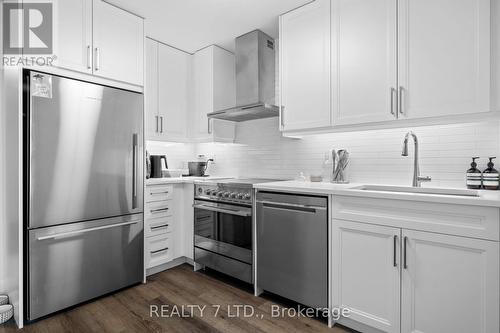 1701 - 500 Brock Avenue N, Burlington (Brant), ON - Indoor Photo Showing Kitchen With Upgraded Kitchen