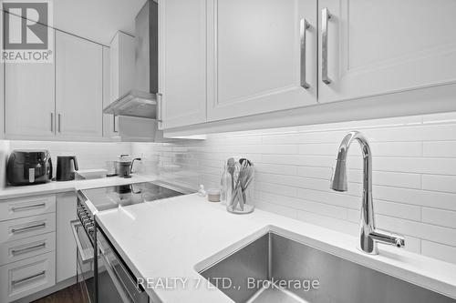 1701 - 500 Brock Avenue N, Burlington (Brant), ON - Indoor Photo Showing Kitchen