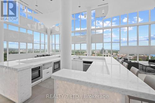 1701 - 500 Brock Avenue N, Burlington (Brant), ON - Indoor Photo Showing Kitchen With Upgraded Kitchen
