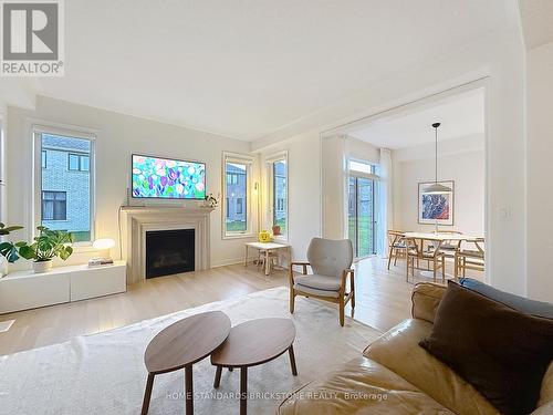 1295 Davis Loop, Innisfil, ON - Indoor Photo Showing Living Room With Fireplace