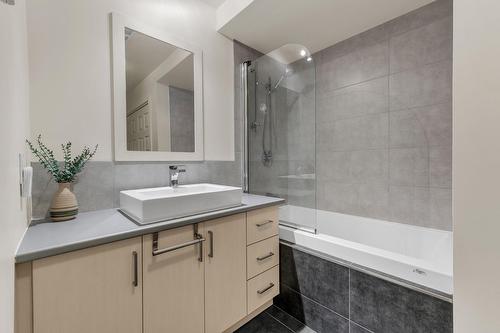 Salle de bains - 200-2324 Rue Mullins, Montréal (Le Sud-Ouest), QC - Indoor Photo Showing Bathroom